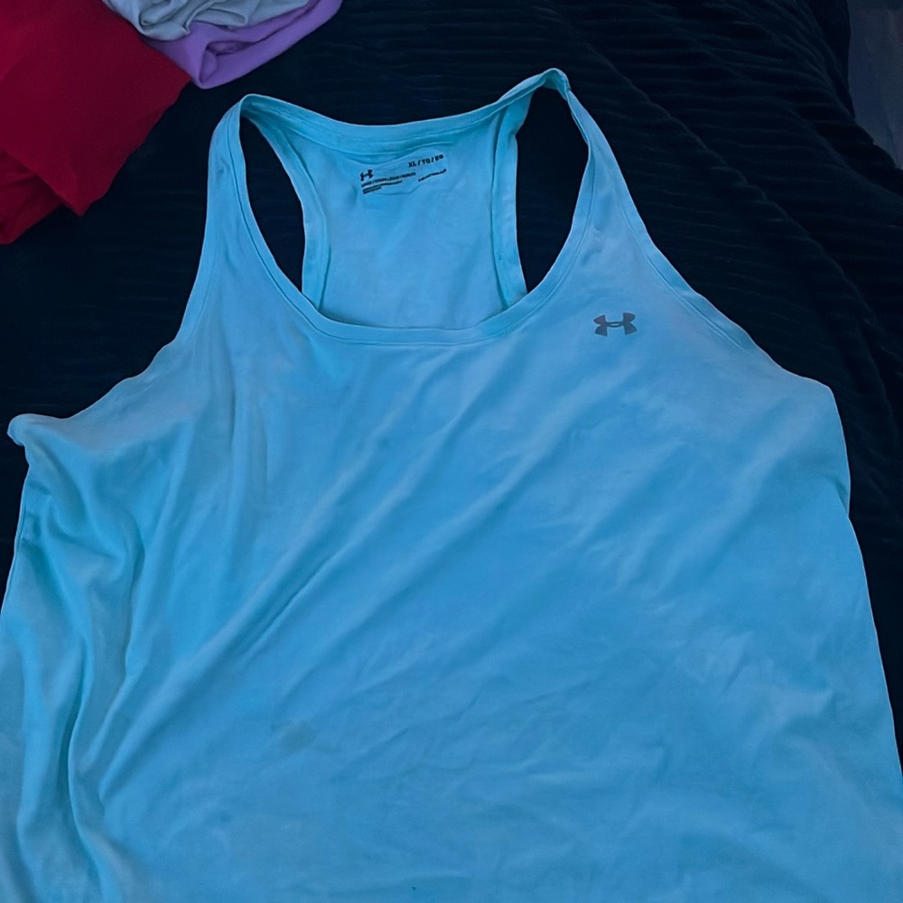 Under armor size xl one stain on the stomach